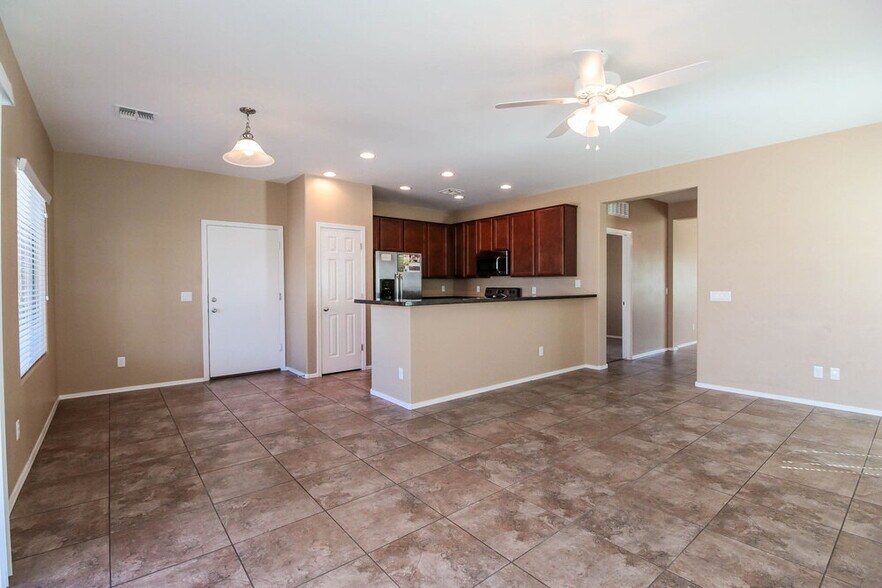 Building Photo - 7826 S 50th Dr