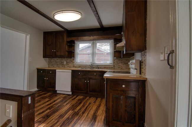 Building Photo - 2232 Old Spring Rd