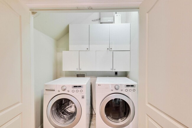 Building Photo - 2358 Wilson St