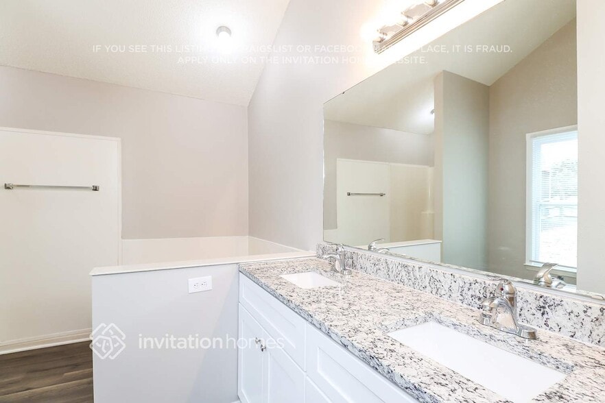 Building Photo - 14812 Karina Falls Ct