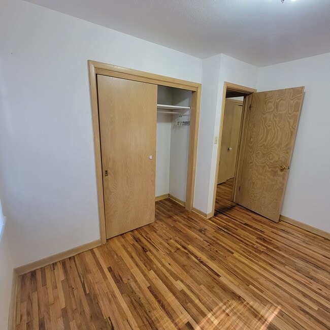 Building Photo - 20 W 25th Ave