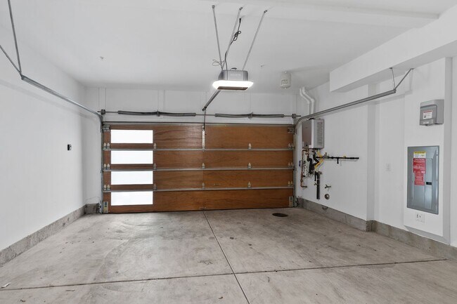 Building Photo - 1118 W Bushell St