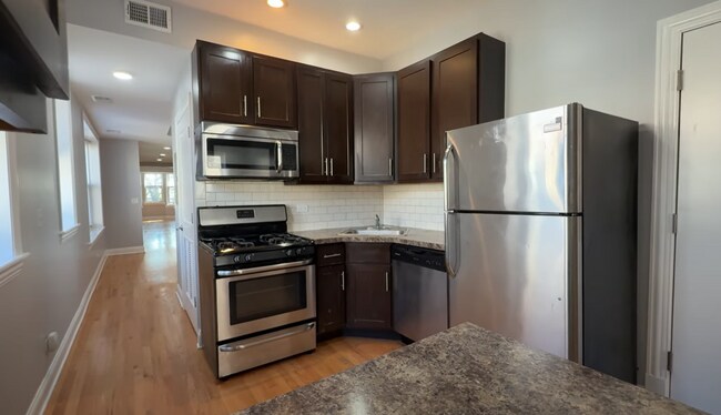 Building Photo - 4452 N Sheridan Rd