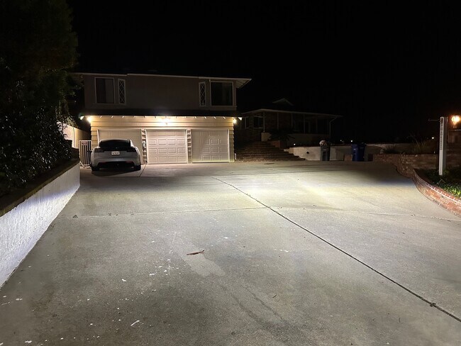 Building Photo - 19 Bronco Dr