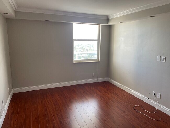 Building Photo - 3015 N Ocean Blvd