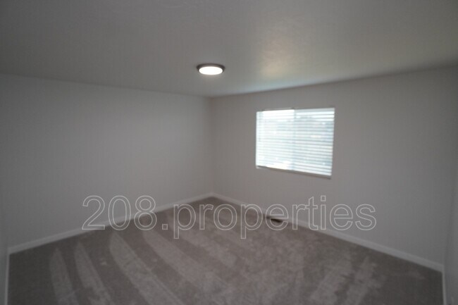 Building Photo - 5813 W Stavros St