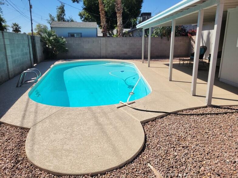 Building Photo - 1427 W 7th St