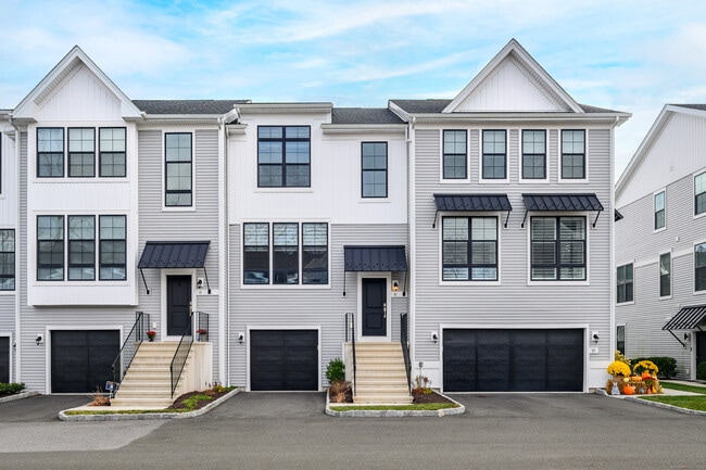 Primary Photo - 8 Brentwood Cir