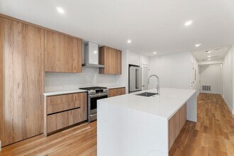 Building Photo - 6 Devine Wy