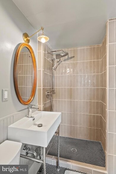 Building Photo - 1301 Delaware Ave SW