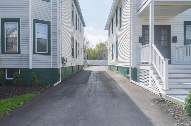 Building Photo - 15 Taylor Ave