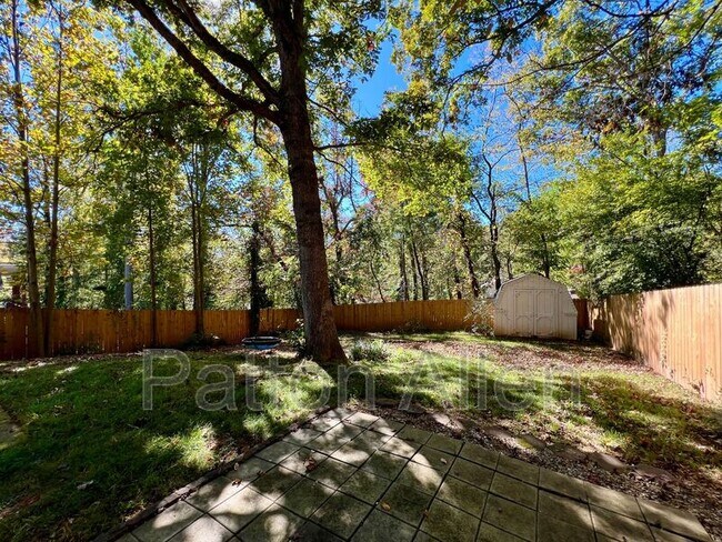 Building Photo - 126 Locust Ct