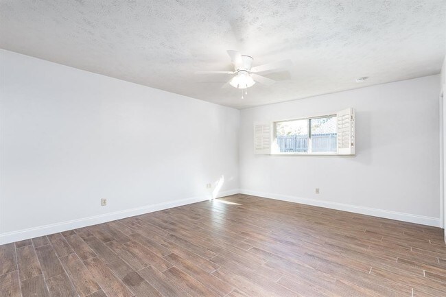Building Photo - 1113 Villa Downs Dr