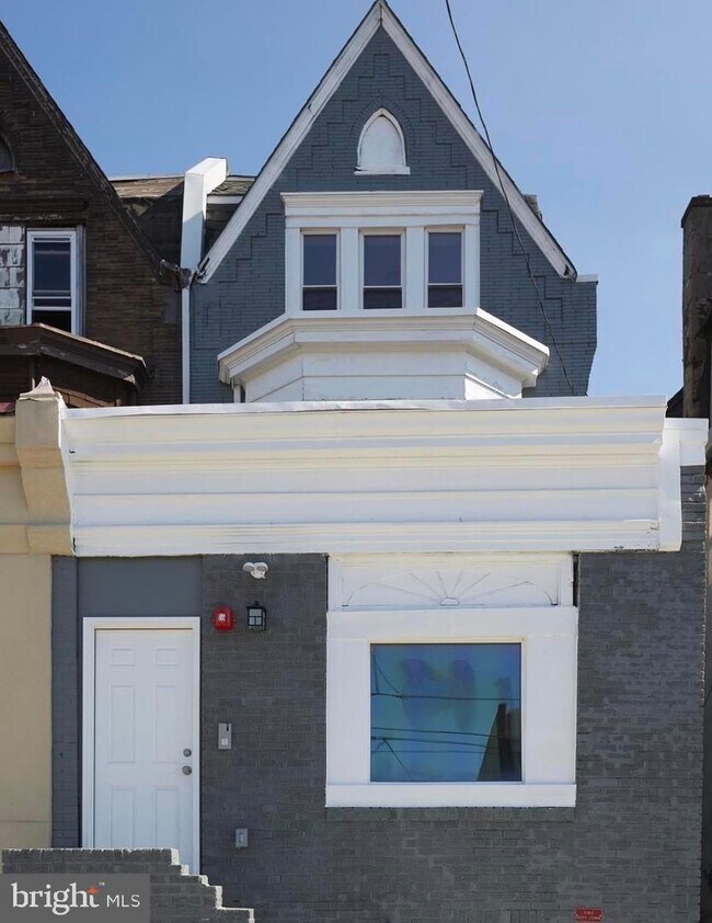 Building Photo - 5514 Woodland Ave