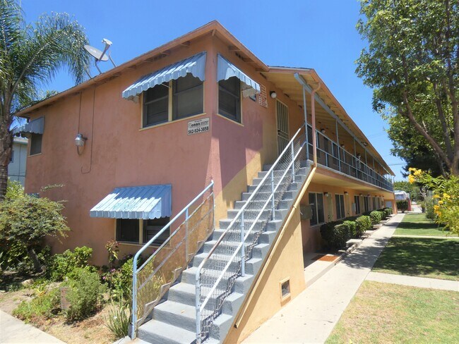 Primary Photo - 445 W 15th St