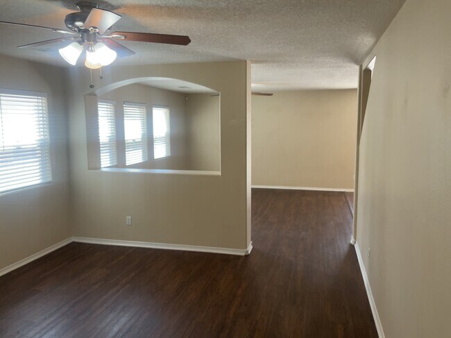 Building Photo - 1804 Sierra Norte Loop NE