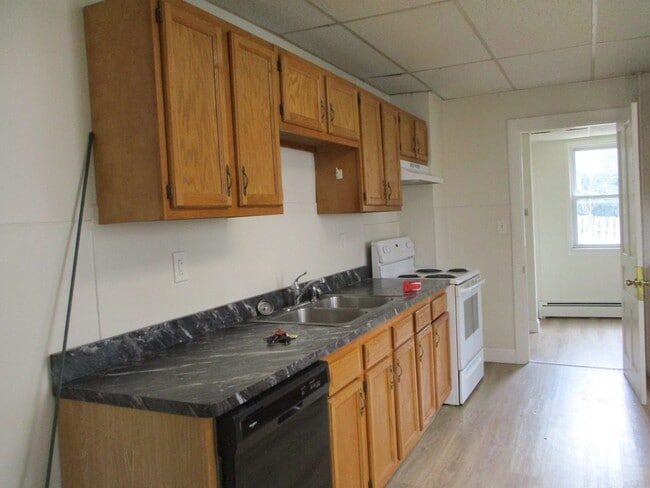 Building Photo - Completely remodeled, spacious Twin Attached home with private backyard - $2,100