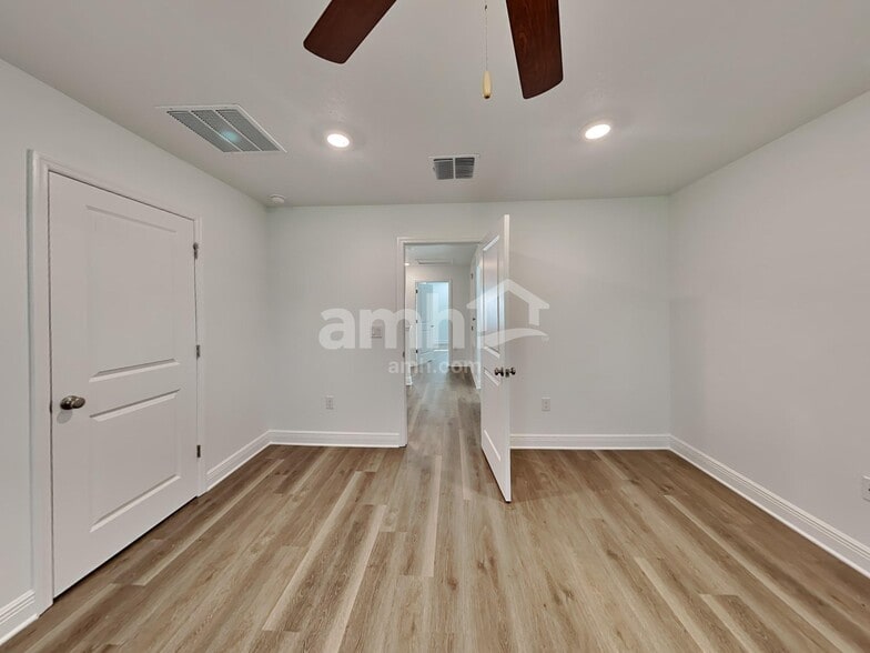Building Photo - 6655 Atlantic Bch Ave