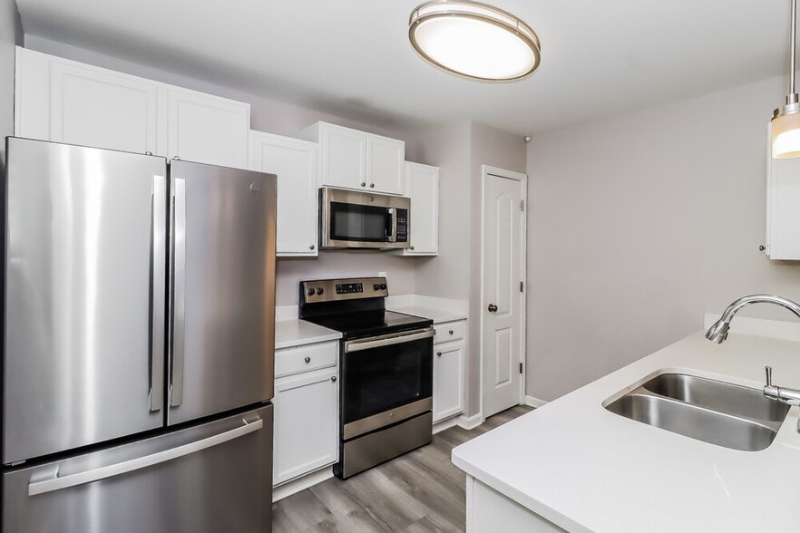 Building Photo - 7413 Hidden Creek Dr