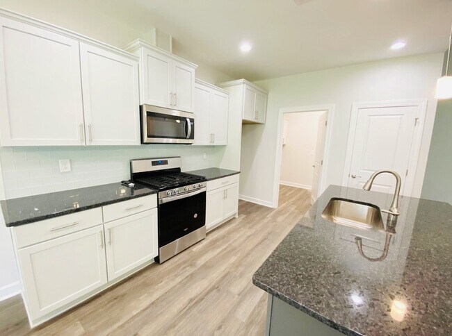 Building Photo - Lovely Three Bedroom Home Located in Lawto...