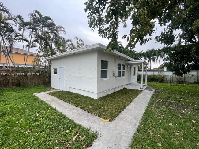 Building Photo - 2103 SW 60th Ave