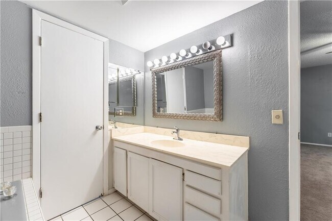 Building Photo - 26 Dogwood Cir