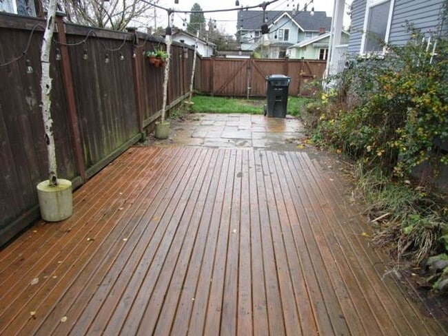 Building Photo - Charming 3 Bedroom Craftsman in North Tacoma
