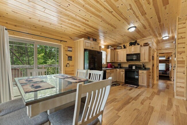 Building Photo - 1150 Pinyon Cir