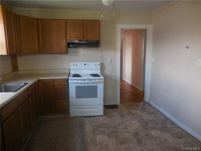 Building Photo - 10 Edmunds Ln