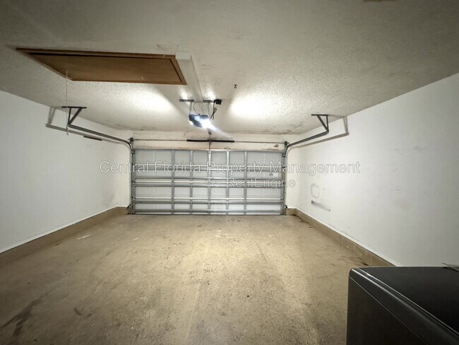 Building Photo - 8120 Lesia Cir