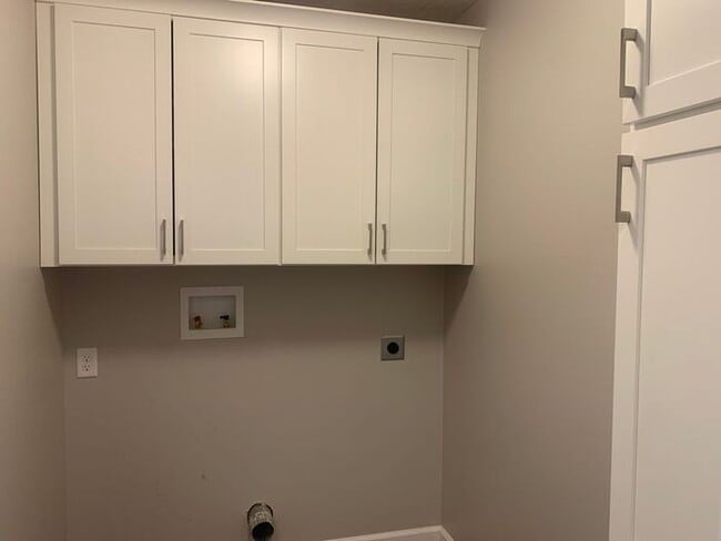 Building Photo - Experience modern living in this beautifully designed 4-bedroom, 2 full-bath home located East of...