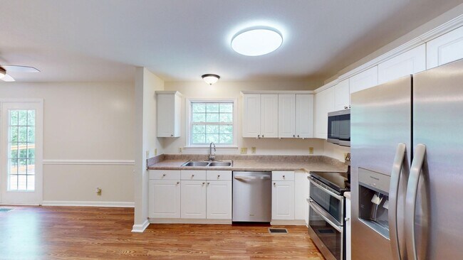 Building Photo - Spacious 3 Bedroom Home in Ashland City!