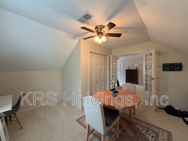 Building Photo - 1520 Woodside Ct