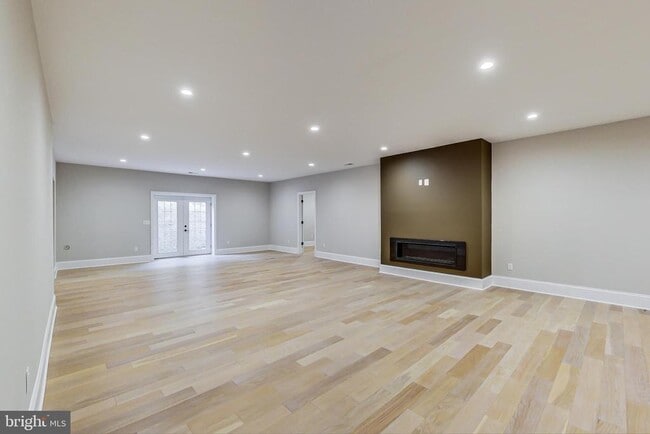 Building Photo - 3104 Sleepy Hollow Rd