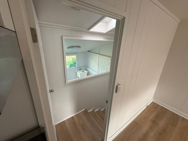 Building Photo - Fully renovated Laukona 5 bed 3 bath home