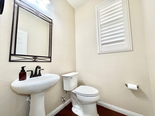 Building Photo - 18 Blue Valley Dr