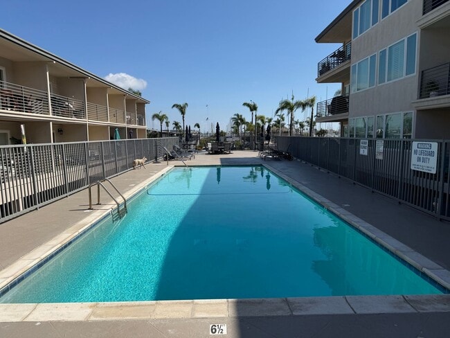 Building Photo - 1021 Scott St