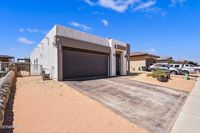 Building Photo - 13616 Samlesbury Ave