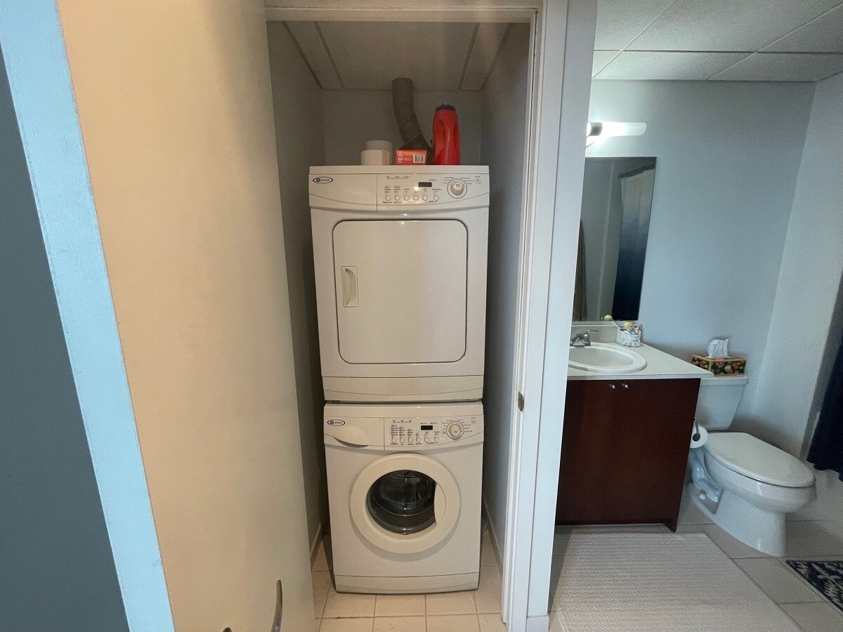 Building Photo - 8151 33rd Ave S