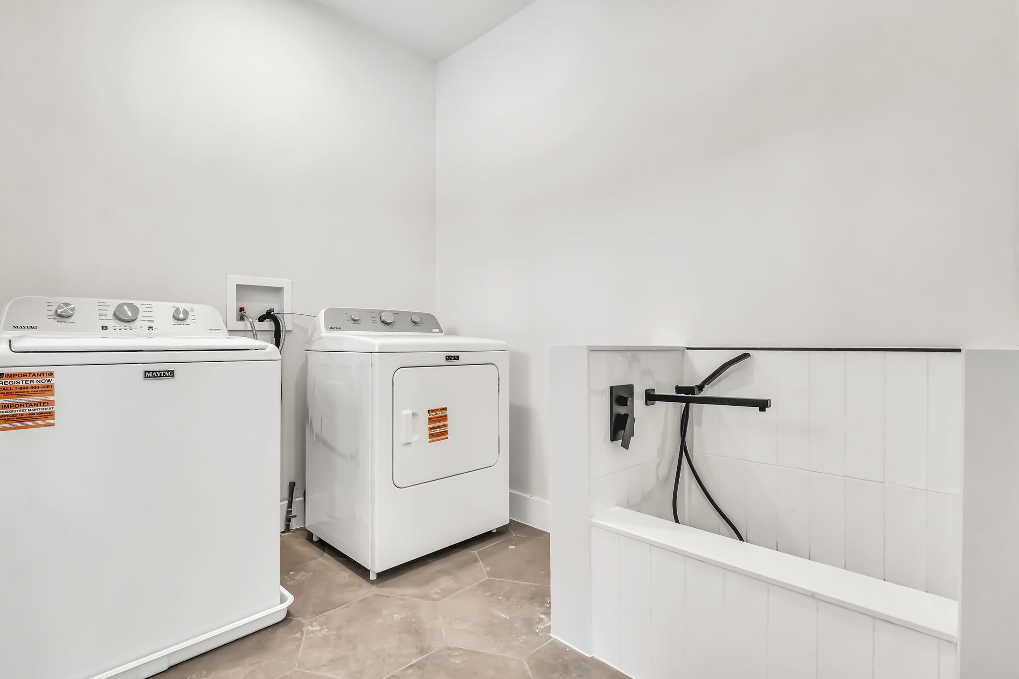 Laundry room - 1655 E 118th St