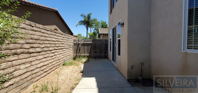 Building Photo - 1715 Bilbao Dr