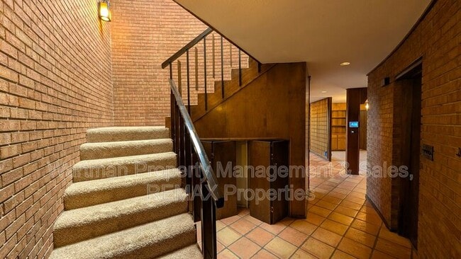 Building Photo - 15 Upland Rd