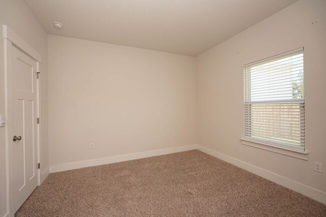 Building Photo - Spacious 5-Bedroom Home in Desirable Crest...
