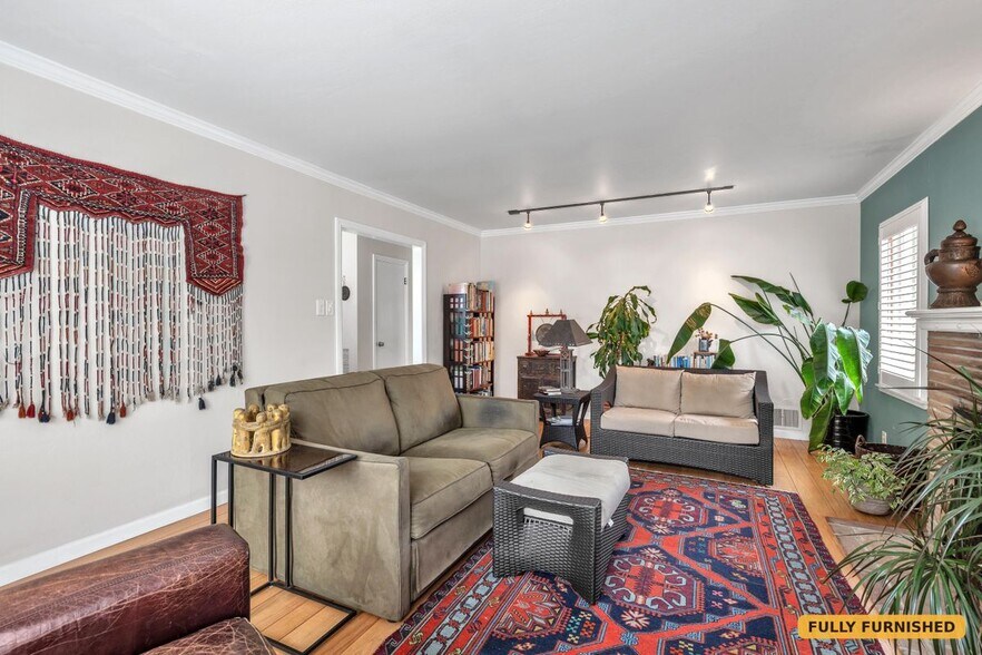 Building Photo - 453 Dimm St