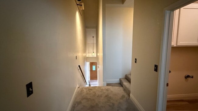 Building Photo - Must See! Beautiful 2-Bedroom Condo in the Heart of Fresno