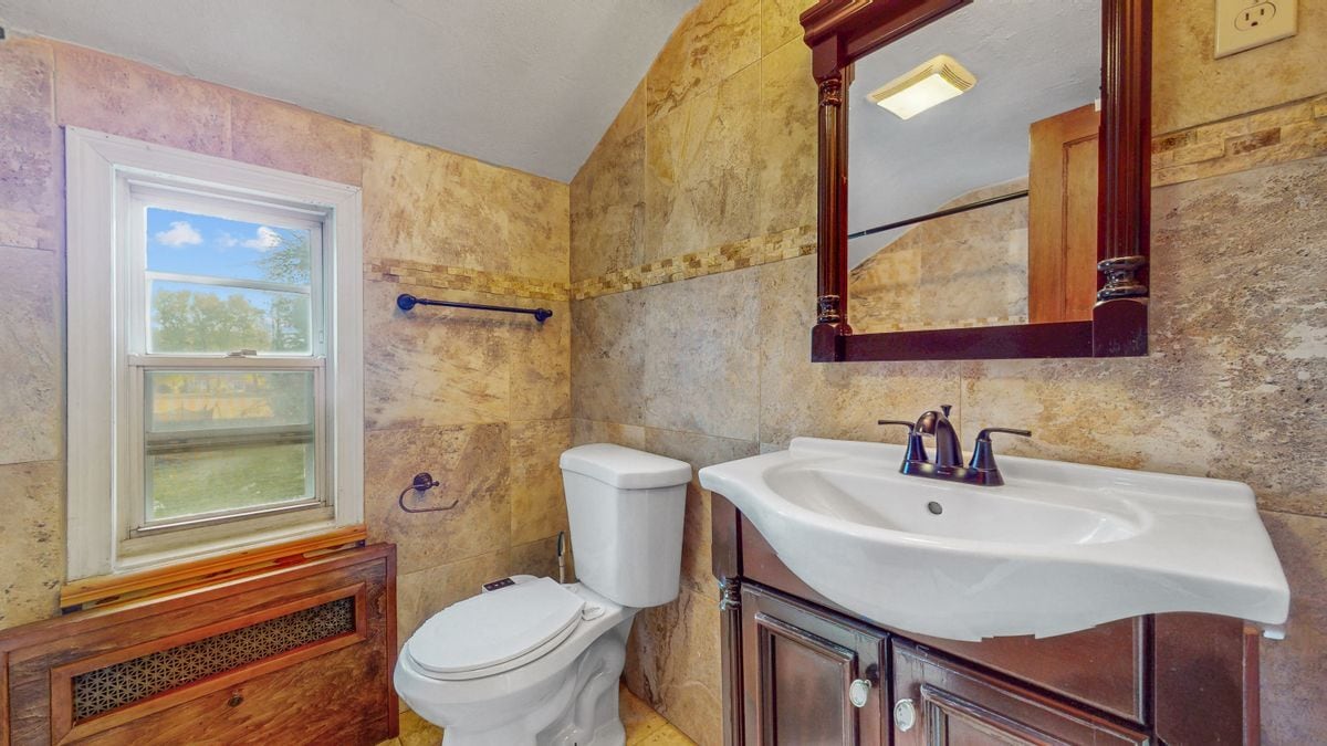 Building Photo - 72 Woodycrest Dr