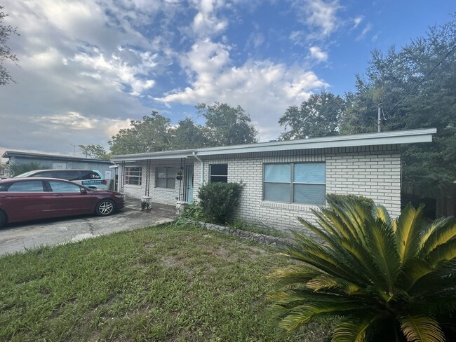 Building Photo - 4731 E Castlewood Dr