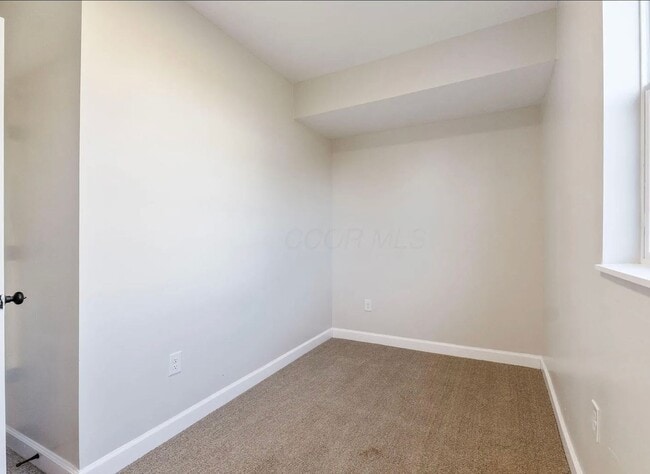 Building Photo - Elegant 3 Bedroom Home with First-Floor Laundry and Modern Style