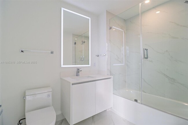 Building Photo - 700 NE 24th St