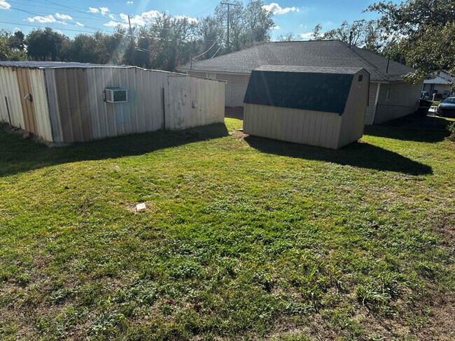 Building Photo - 1912 S Jordan Ave